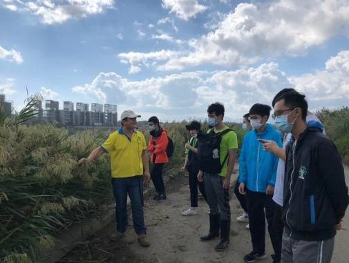 蘭陽溪口休閒農業區 總幹事介紹蘆竹的生長環境