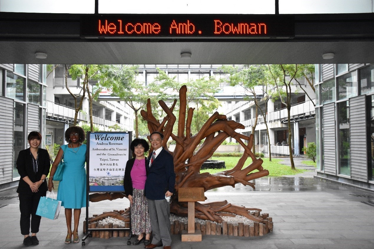 聖文森及格瑞那丁駐台大使柏安卓Andrea Bowman來訪